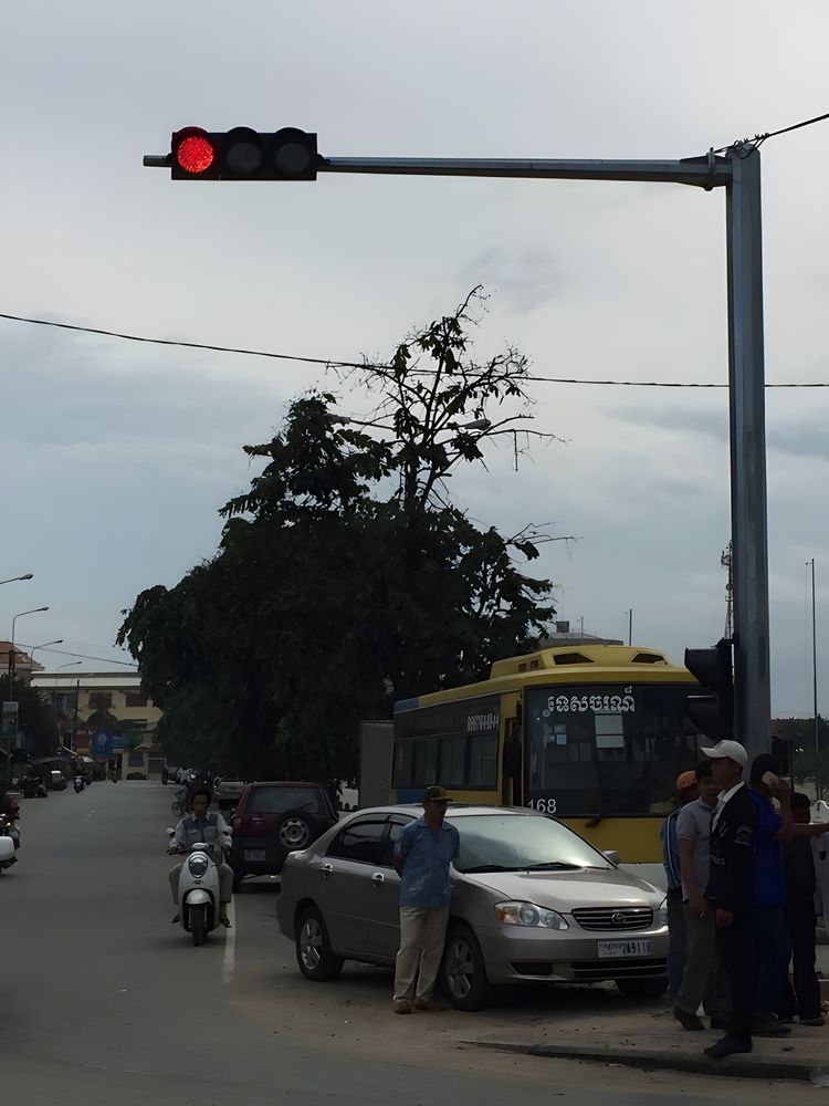 Đèn tín hiệu giao thông – Svay Rieng, QL21, Ta Khmau