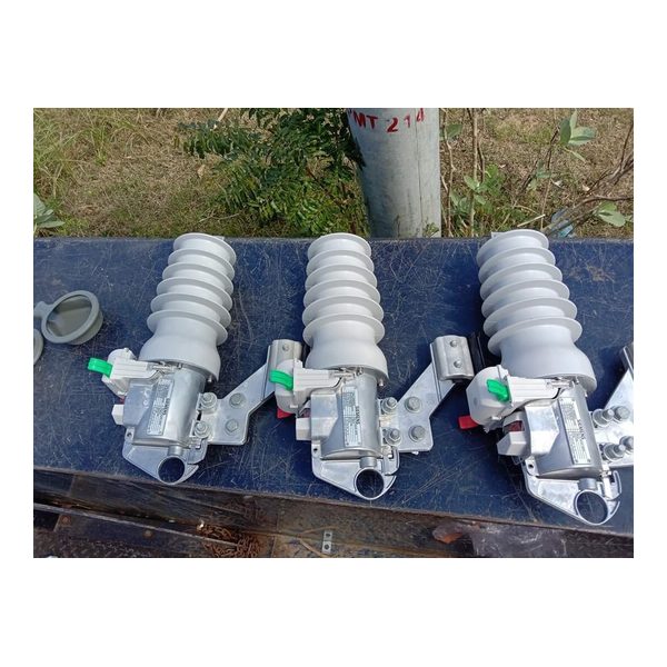Bộ khóa néo kèm sứ polymer