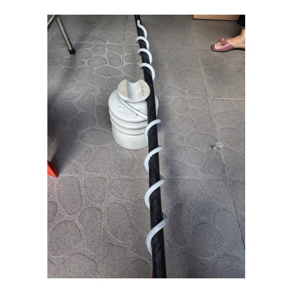 Giáp buộc đỉnh sứ đứng